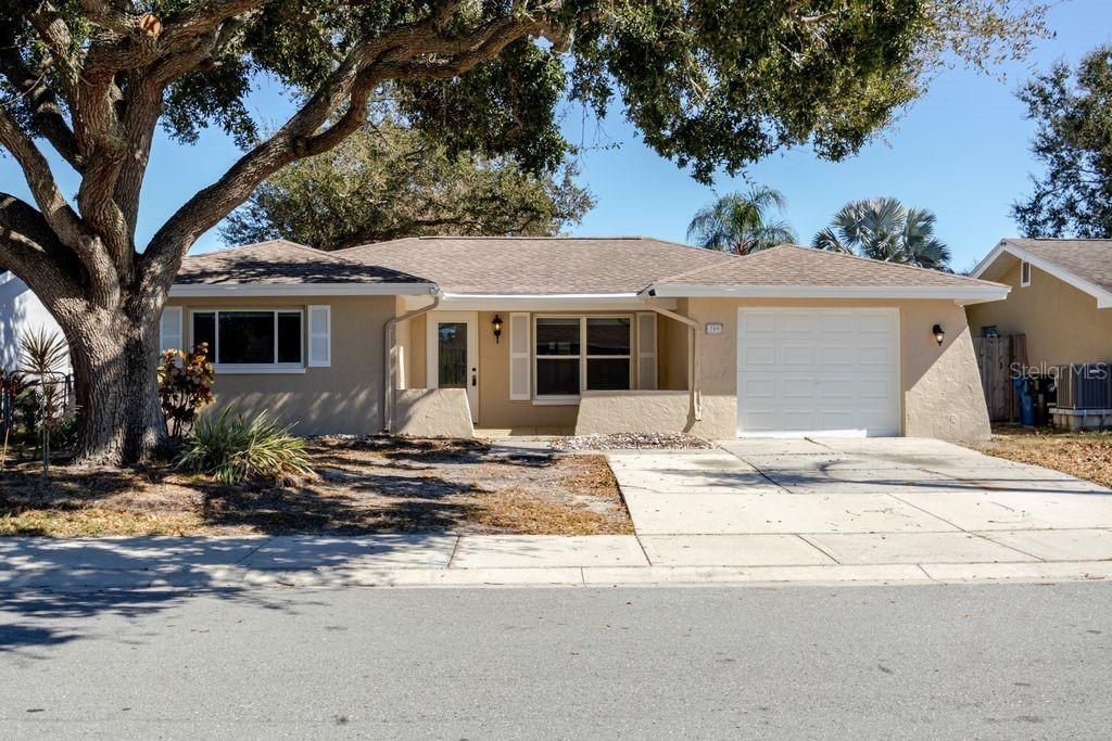 709 Lemonwood Dr., Oldsmar, FL 34677