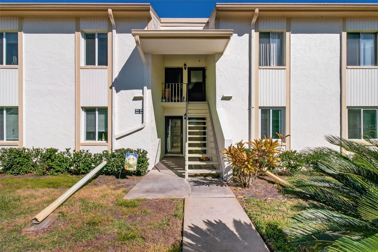 208 Cypress Ct., Oldsmar, FL 34677