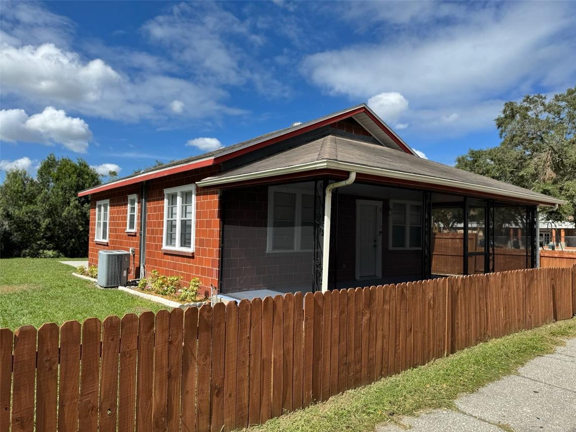 8516 N 12th St., Tampa, FL 33604