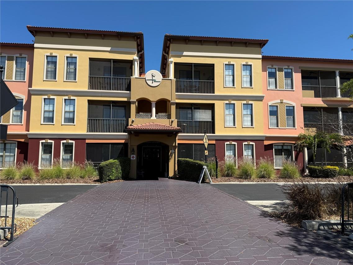13941 Clubhouse Dr. #208, Tampa, FL 33618