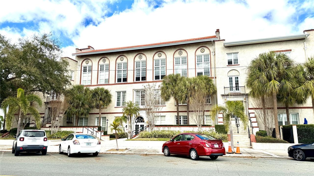 701 Mirror Lake Dr. #121, St Petersburg, FL 33701