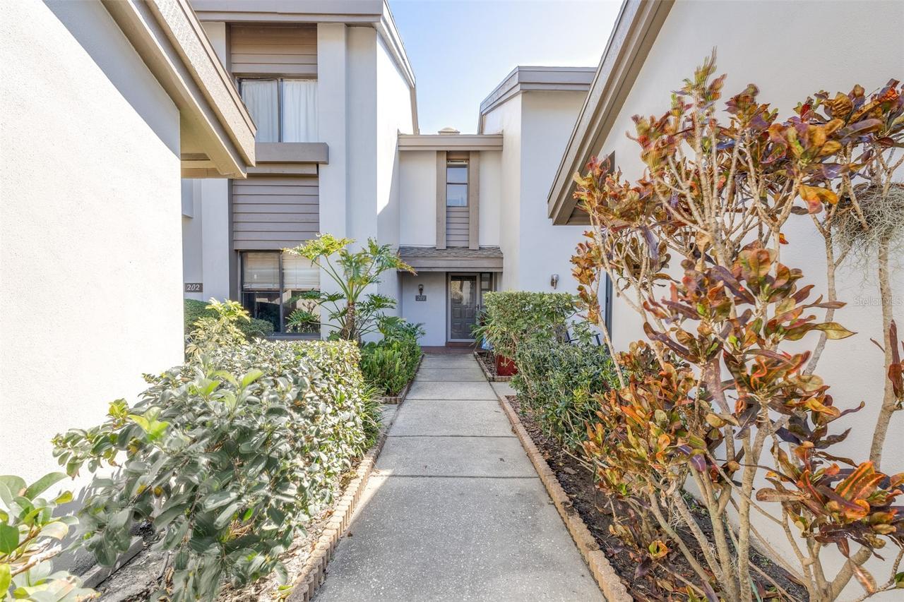 3008 Landmark Blvd. #203, Palm Harbor, FL 34684