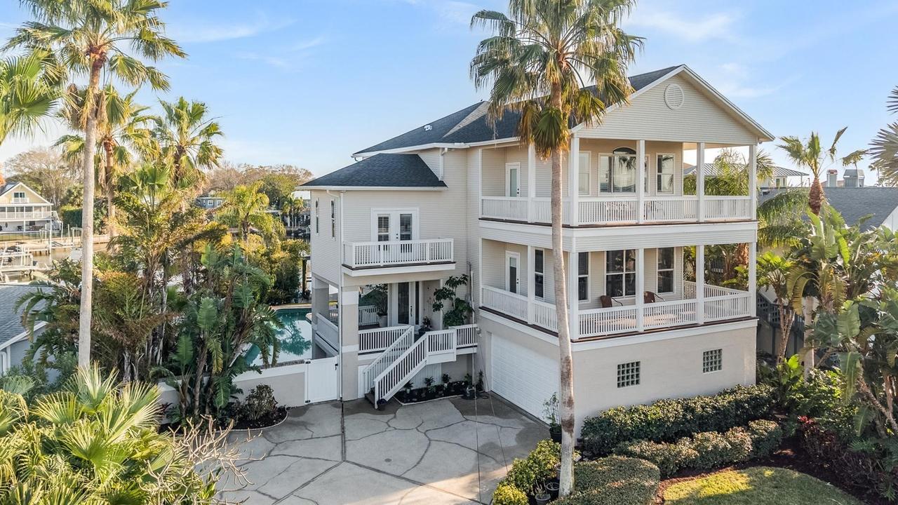 116 Carlyle Cir., Palm Harbor, FL 34683