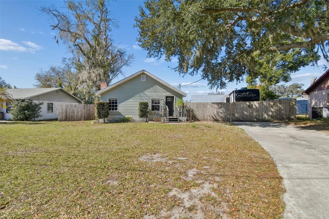 407 Pevetty Dr., Plant City, FL 33563
