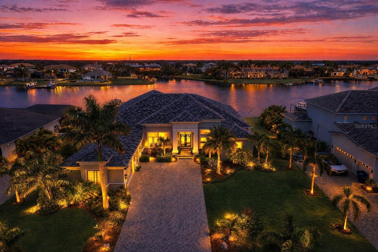 813 Manns Harbor Dr., Apollo Beach, FL 33572