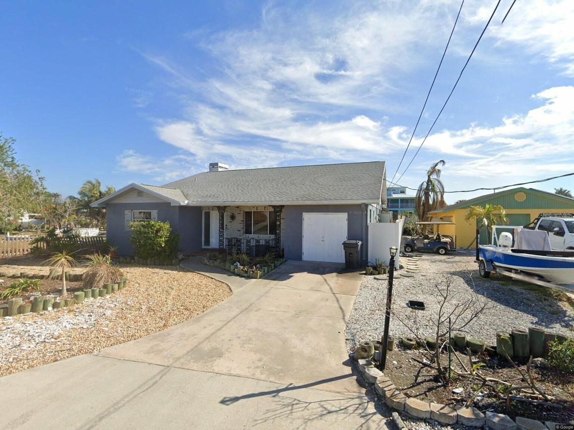 824 Seabreeze Dr., Ruskin, FL 33570