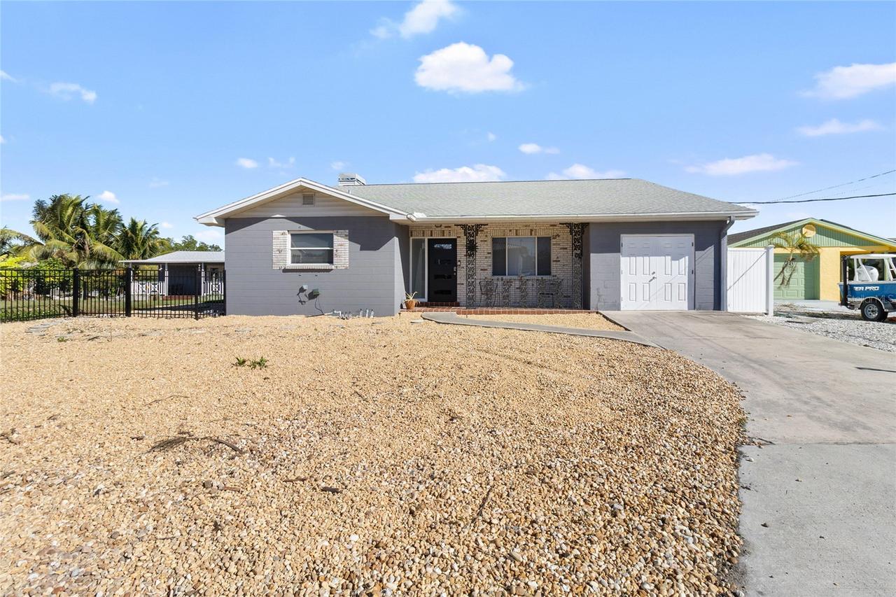 824 Seabreeze Dr., Ruskin, FL 33570