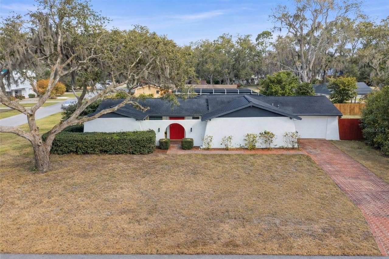 18709 Lake Commiston Dr., Lutz, FL 33549