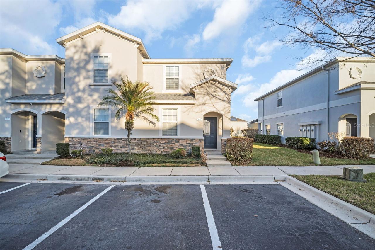 1943 Greenwood Valley Dr., Plant City, FL 33563