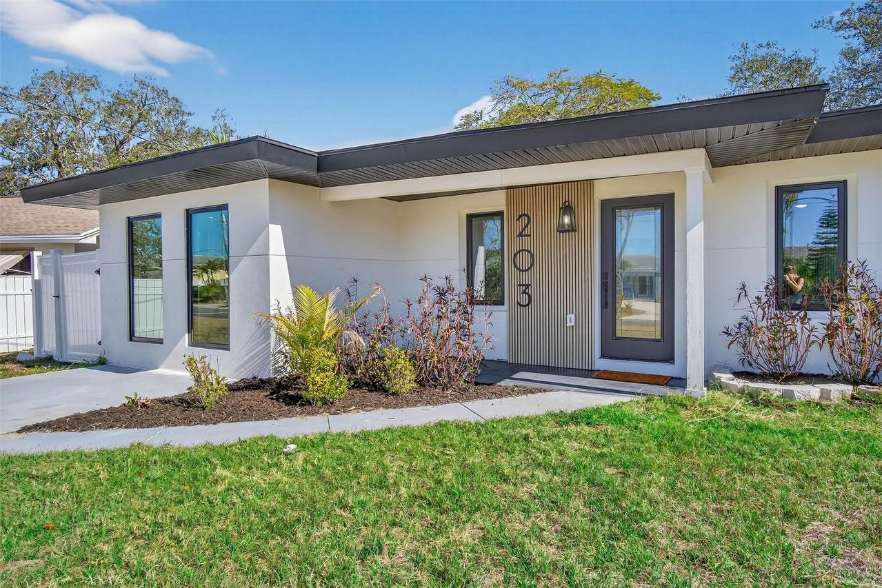 203 Driftwood Dr., Palm Harbor, FL 34683