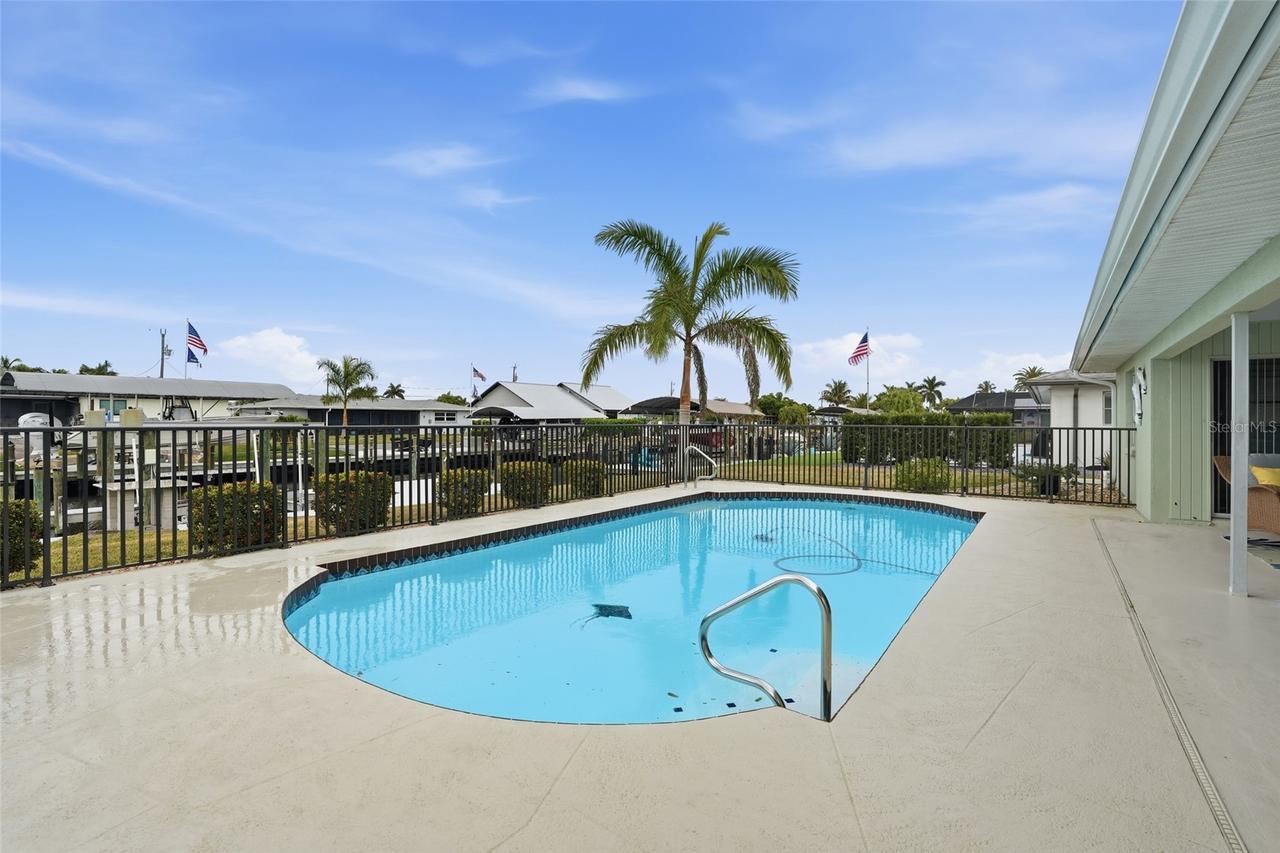 405 Tower Dr., Cape Coral, FL 33904