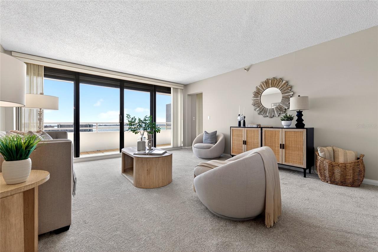 5950 Pelican Bay Plz. #2E, Gulfport, FL 33707