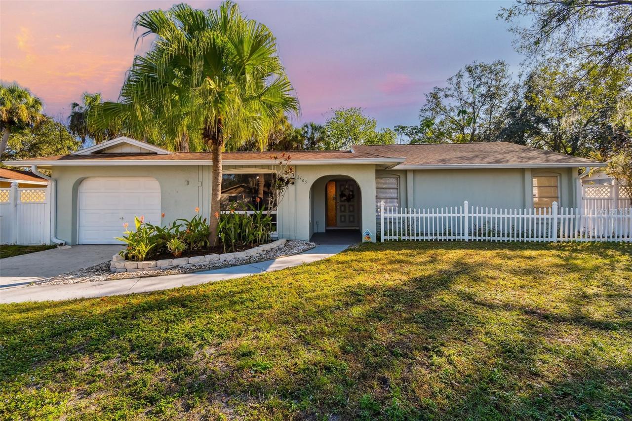 3165 Woodmont Dr., Sarasota, FL 34232