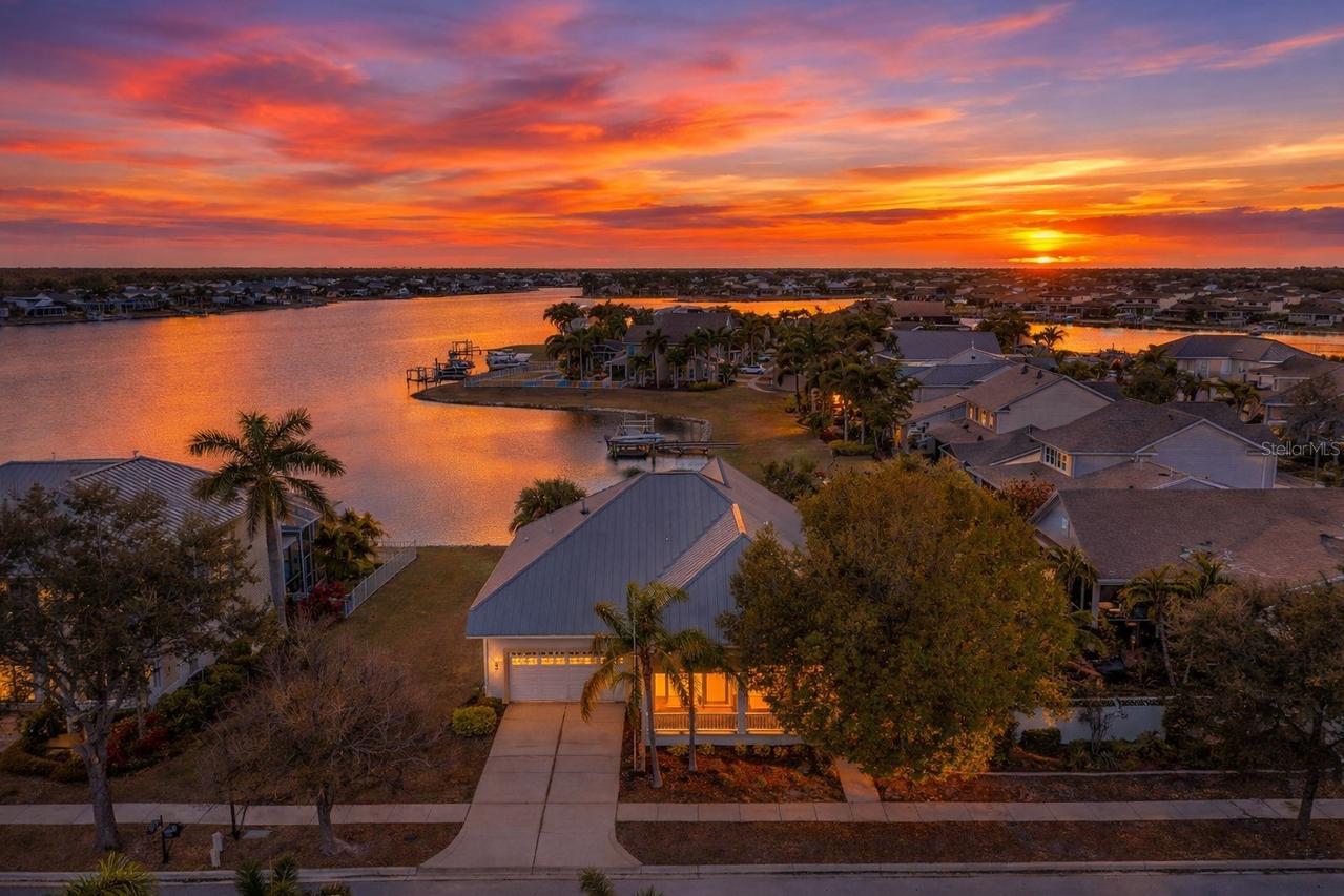 423 Manns Harbor Dr., Apollo Beach, FL 33572