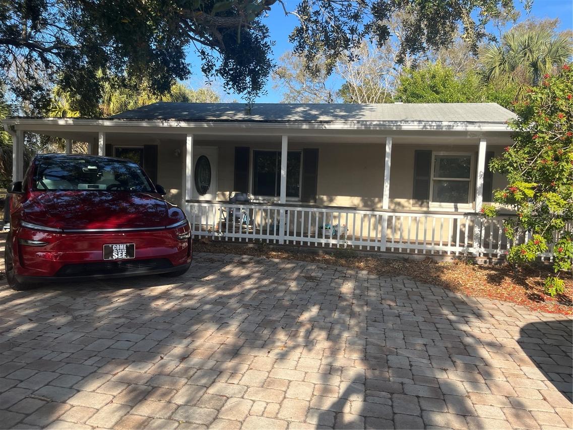 4002 S Shamrock Rd., Tampa, FL 33611