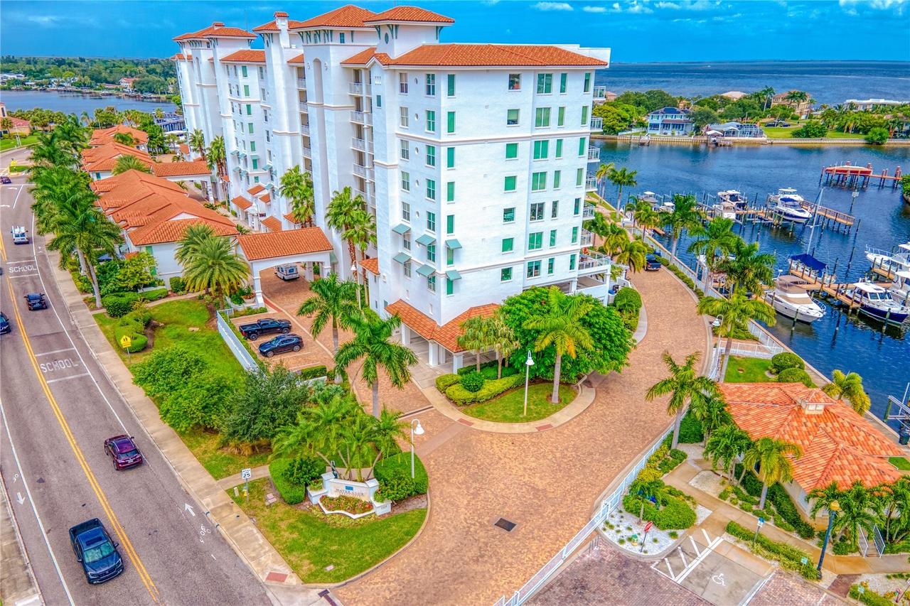 1325 Snell Isle Blvd. #902, St Petersburg, FL 33704