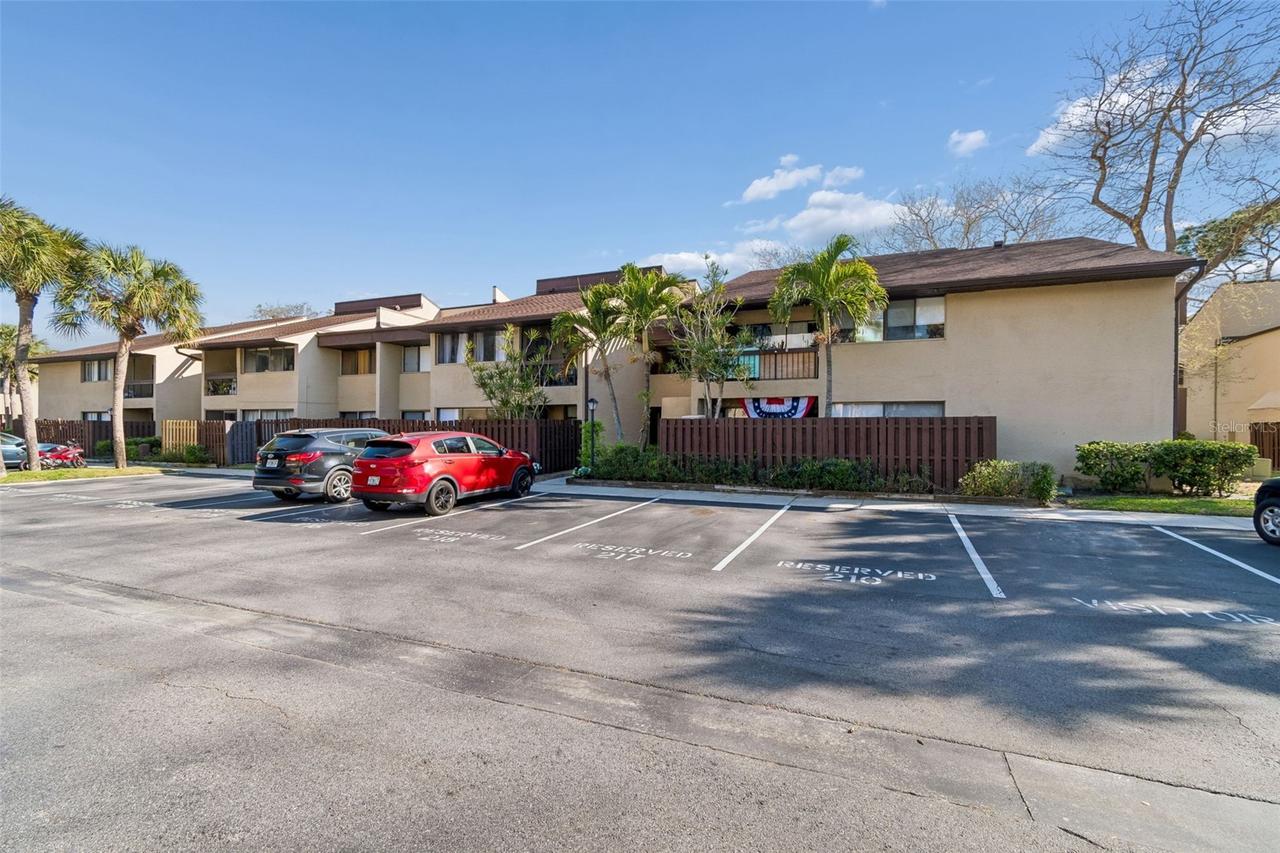 850 Village Lake Ter N Ter. #106, St Petersburg, FL 33716