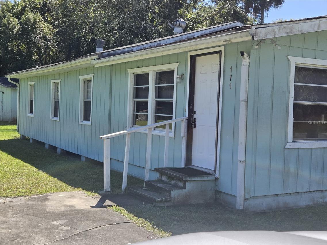 171 N Putnam Grove Rd., Oak Hill, FL 32759