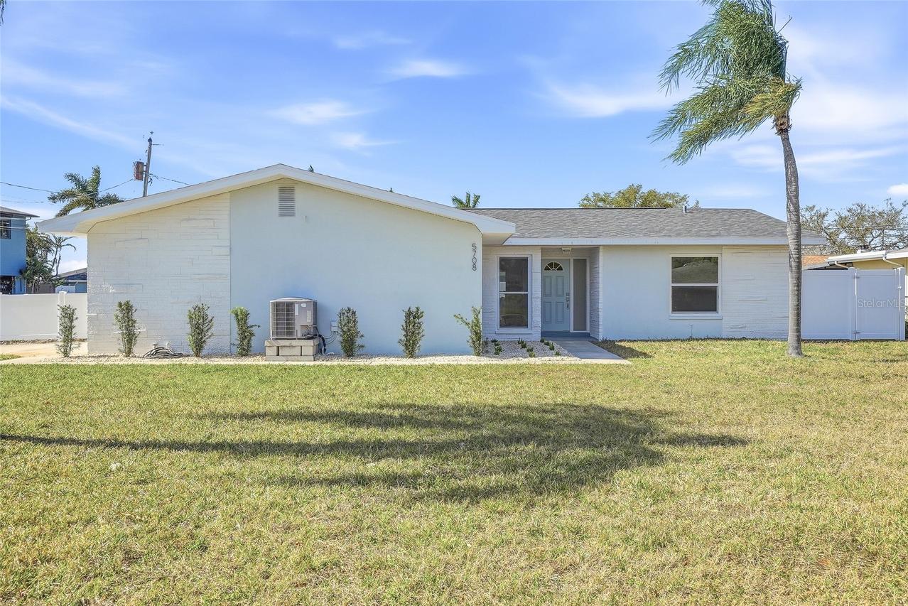 5708 Bayshore Dr., Seminole, FL 33772