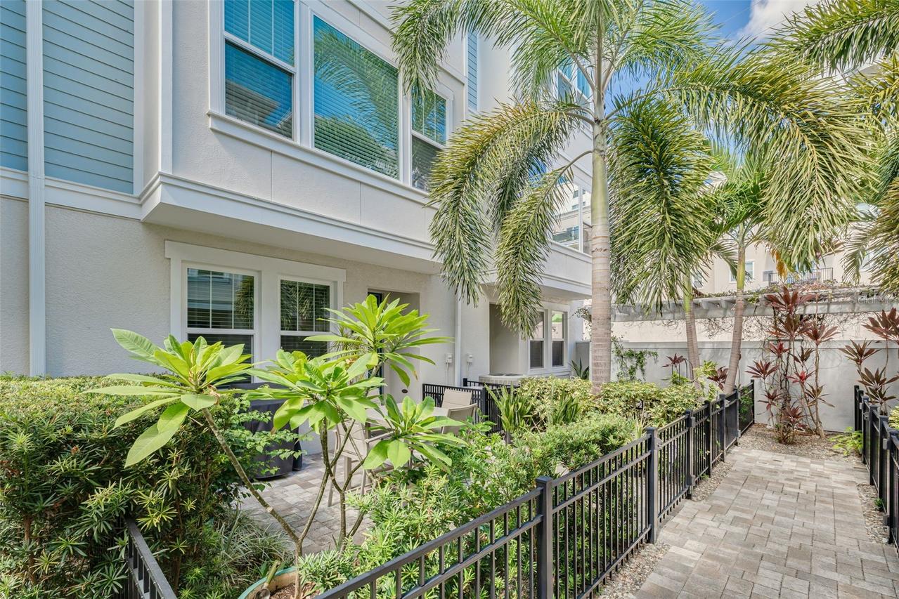 835 Burlington Ave., St Petersburg, FL 33701