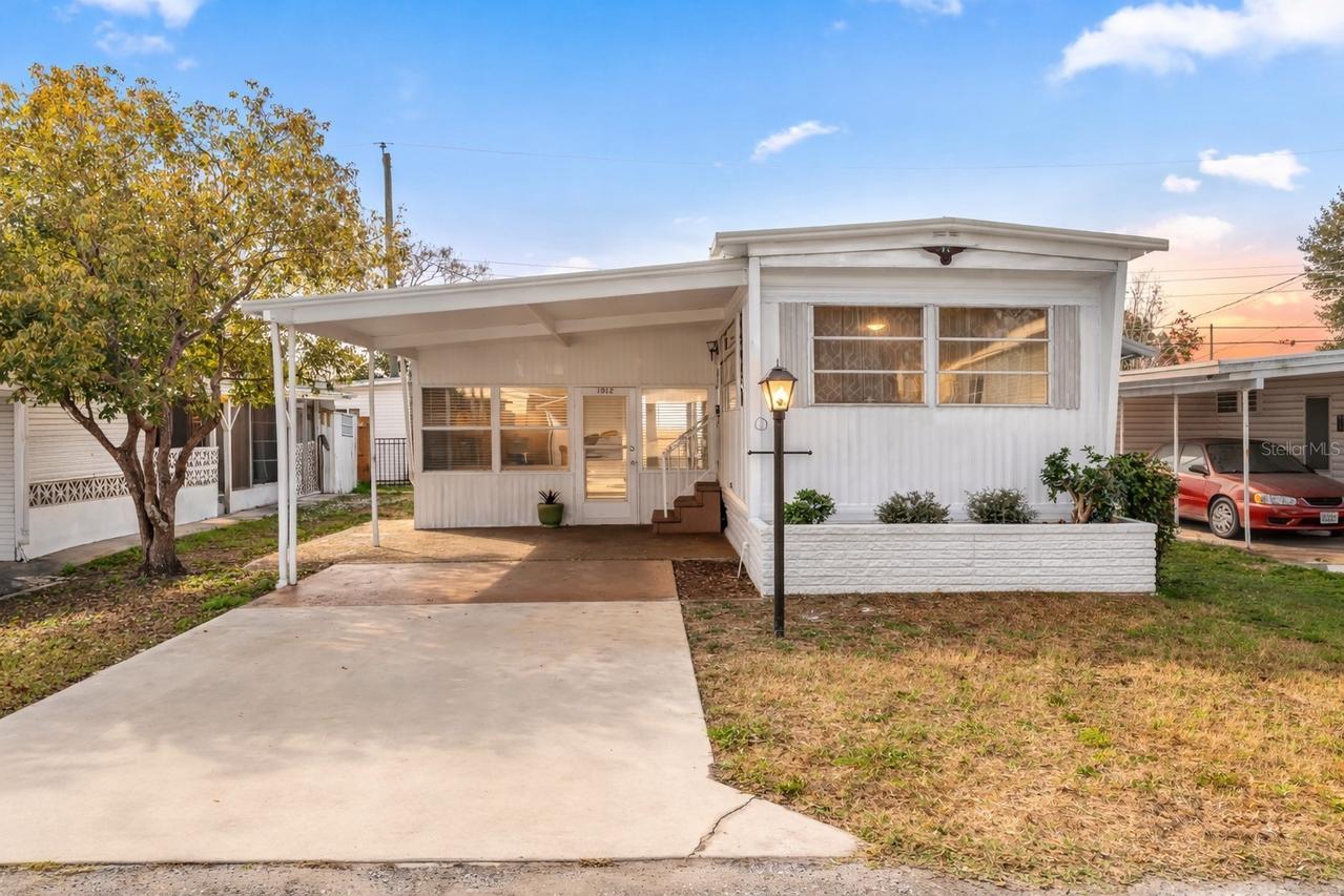 1012 50th Ave Plz., Bradenton, FL 34207