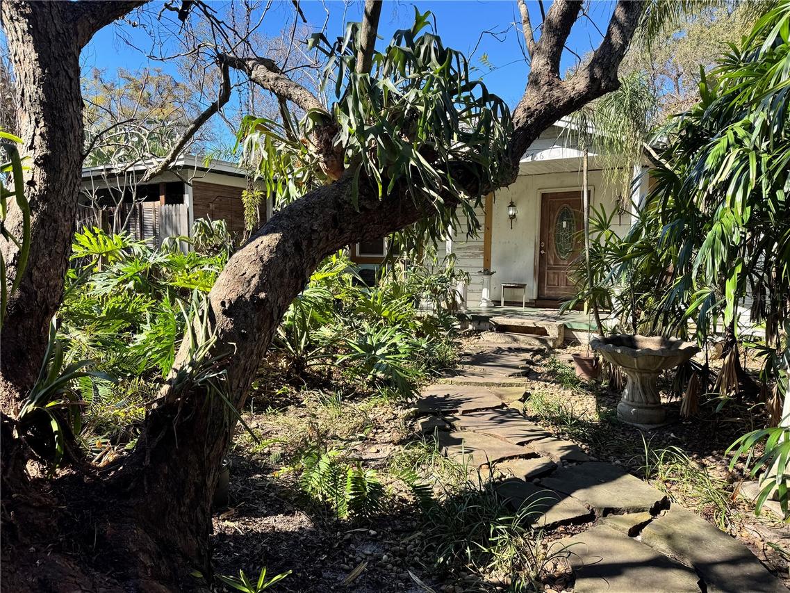 8716 N Temple Ave., Tampa, FL 33617