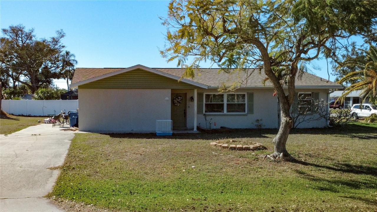 1144 Pineland Ave., Venice, FL 34285