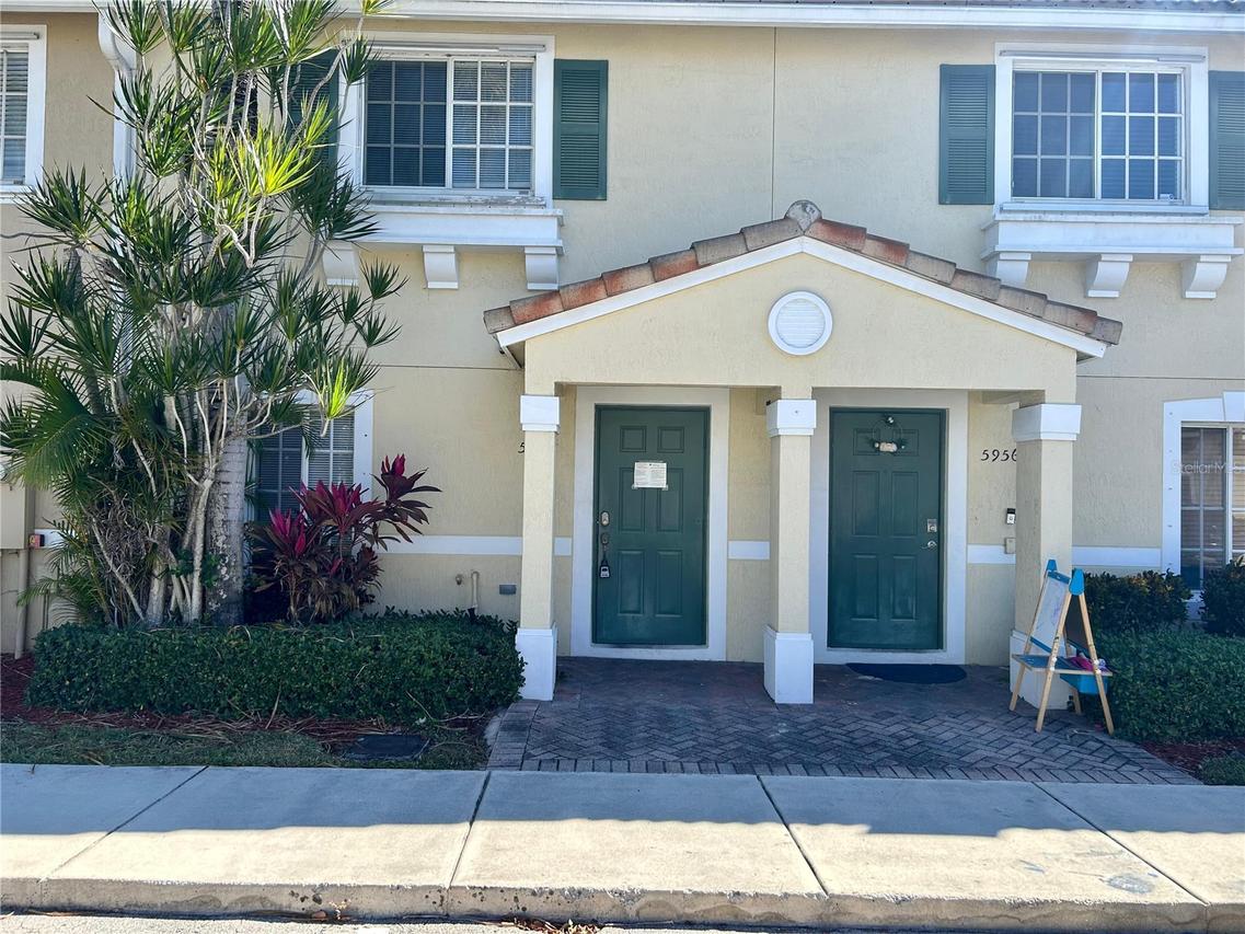 5958 London Ln., Tamarac, FL 33321