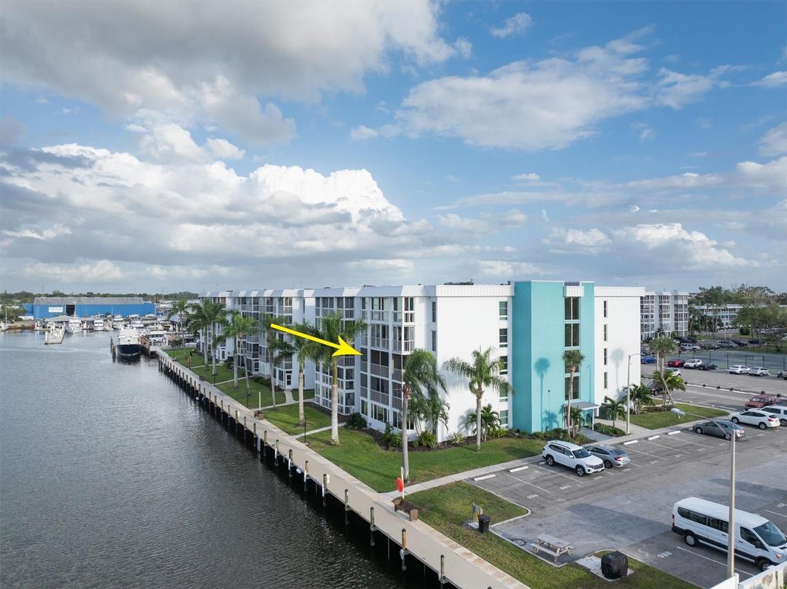 4900 38th Way #302, St Petersburg, FL 33711