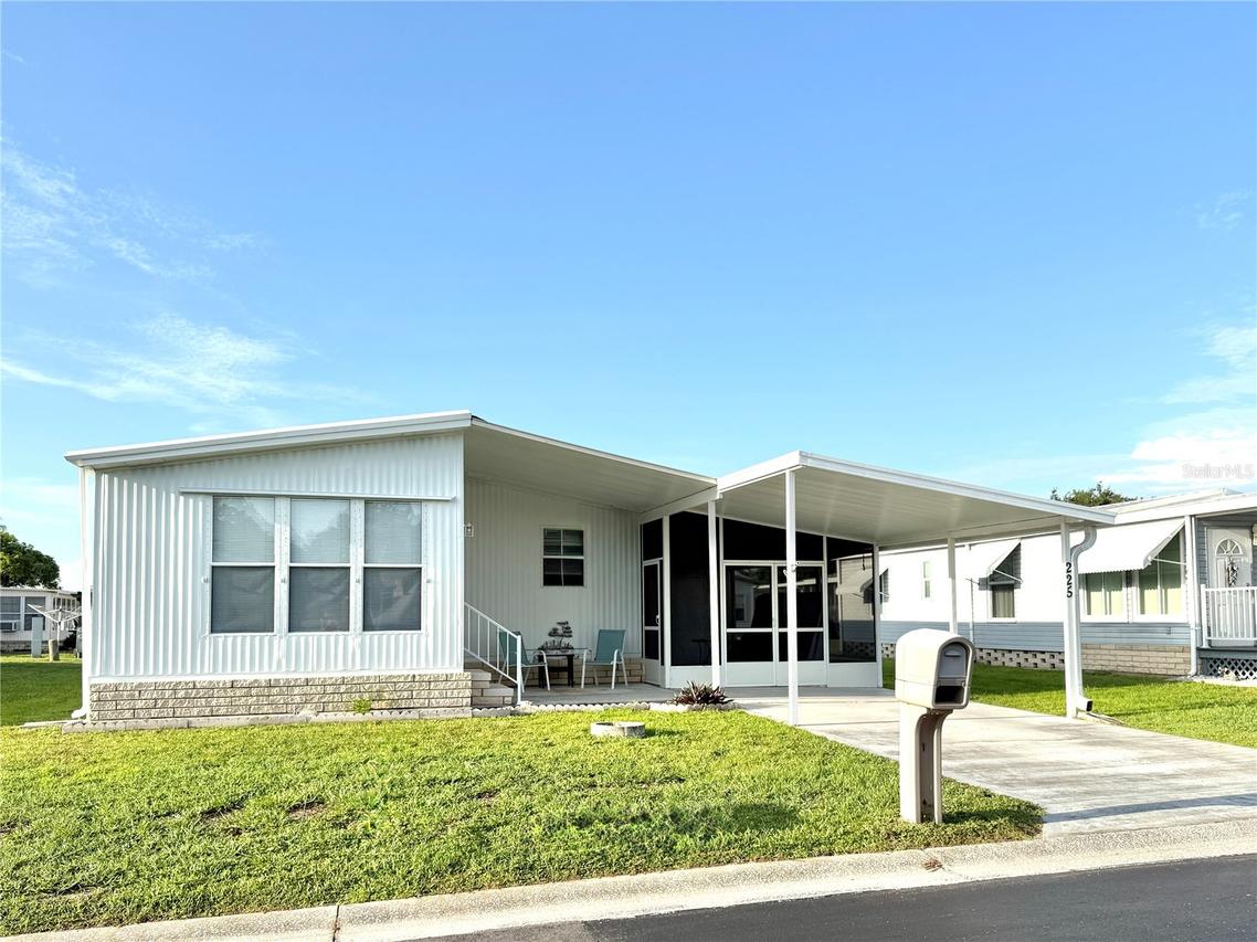225 N Saint Thomas Cir., Apollo Beach, FL 33572