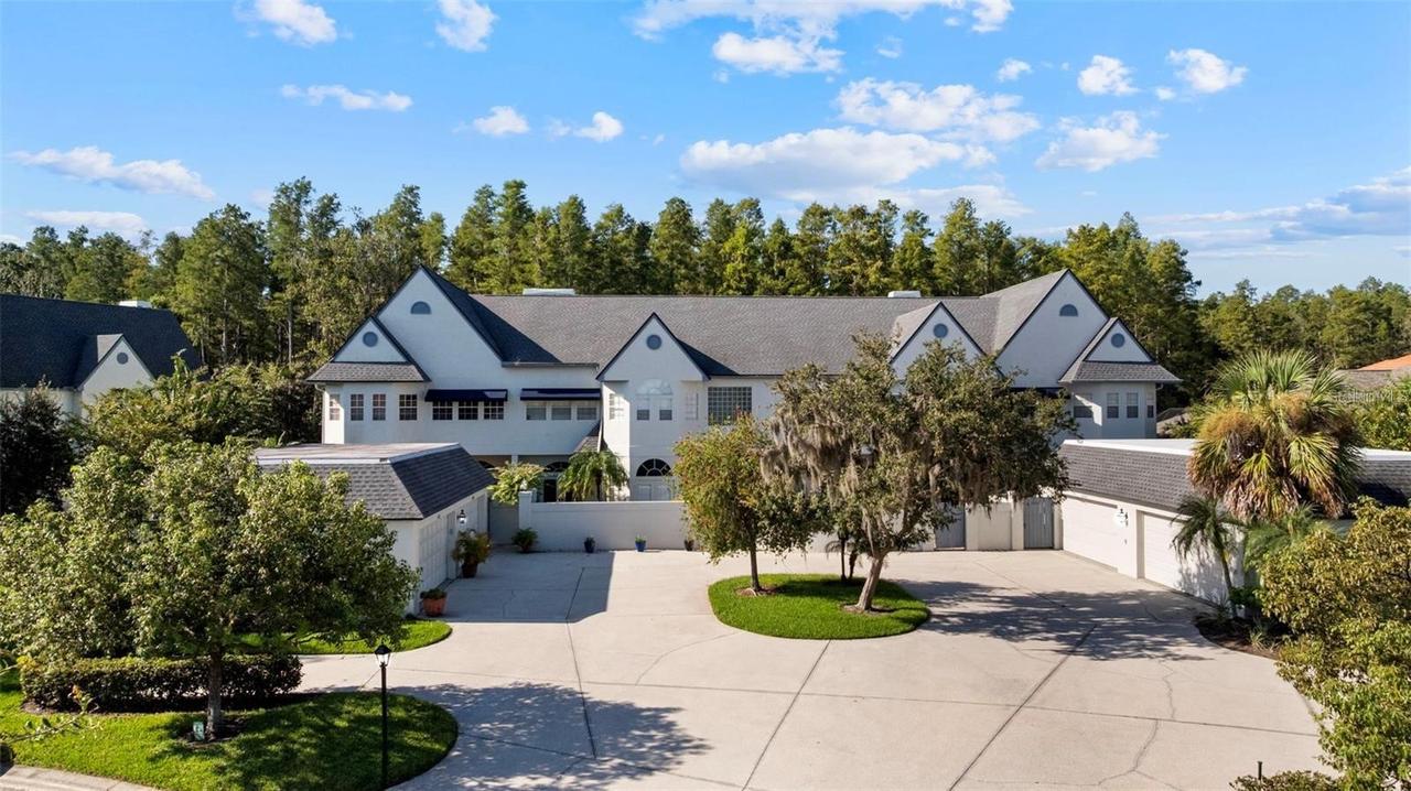 18756 Wimbledon Cir., Lutz, FL 33558