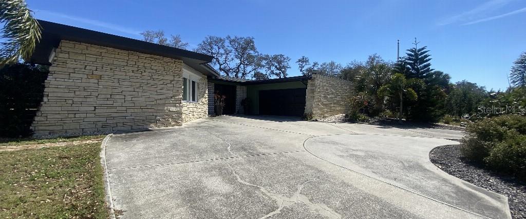 307 Orangewood Ln., Largo, FL 33770