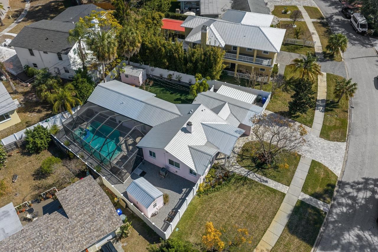 216 Grove Cir., Dunedin, FL 34698
