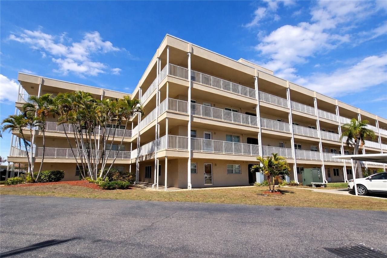 9950 62nd Ter. #319, St Petersburg, FL 33708