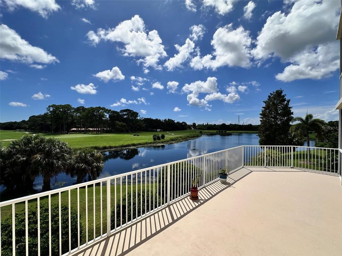 1200 Country Club Dr. #2106, Largo, FL 33771
