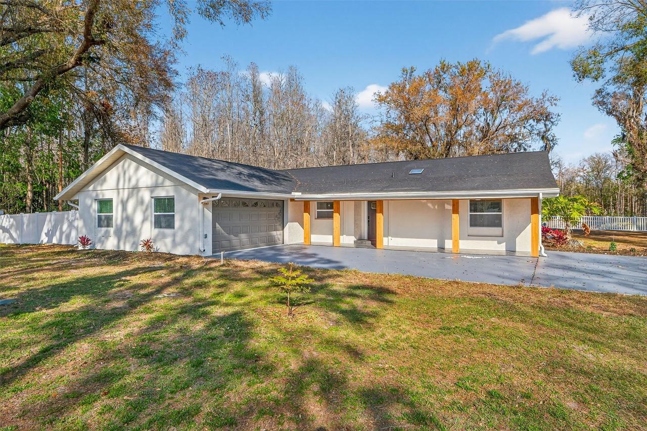 1120 Country Ln., Lutz, FL 33558