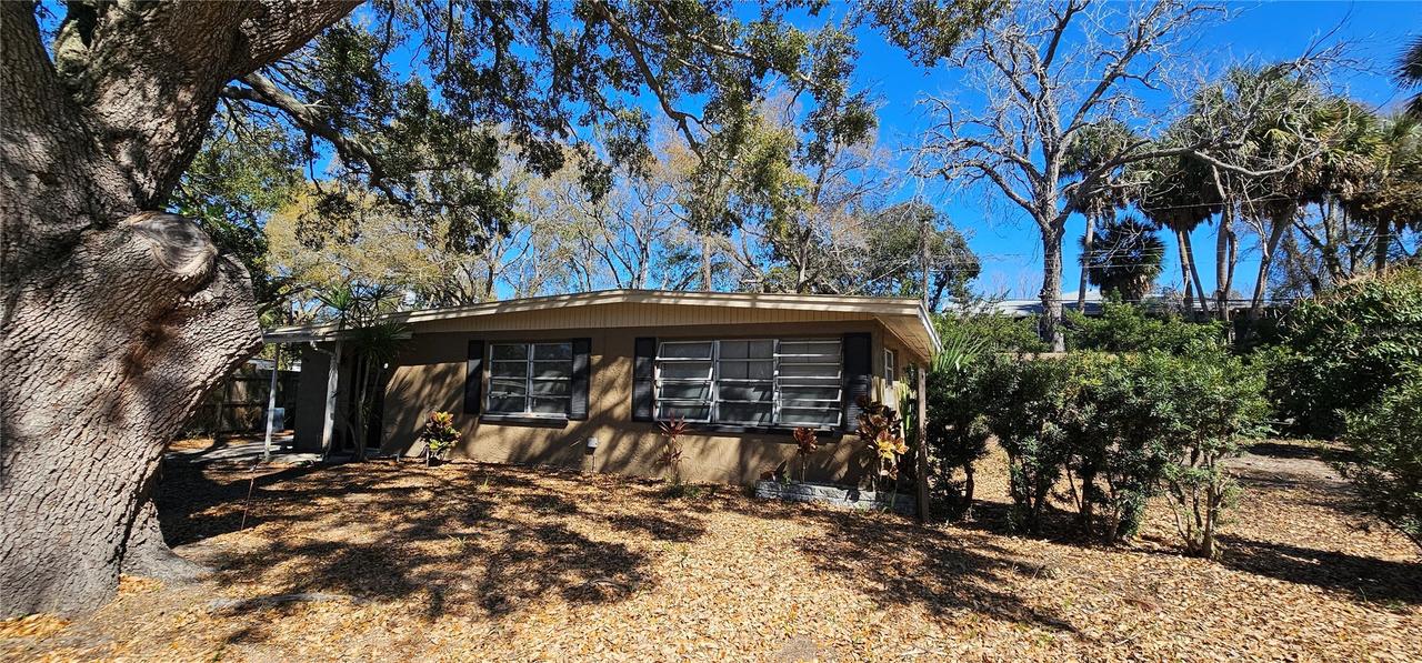 1516 Adele Pl., Largo, FL 33770