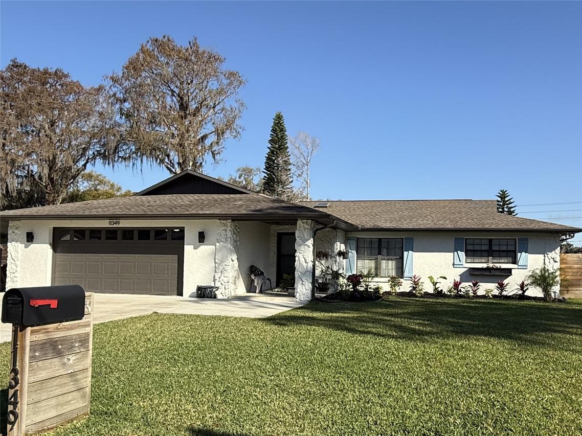 11349 Davison Ln., Tavares, FL 32778