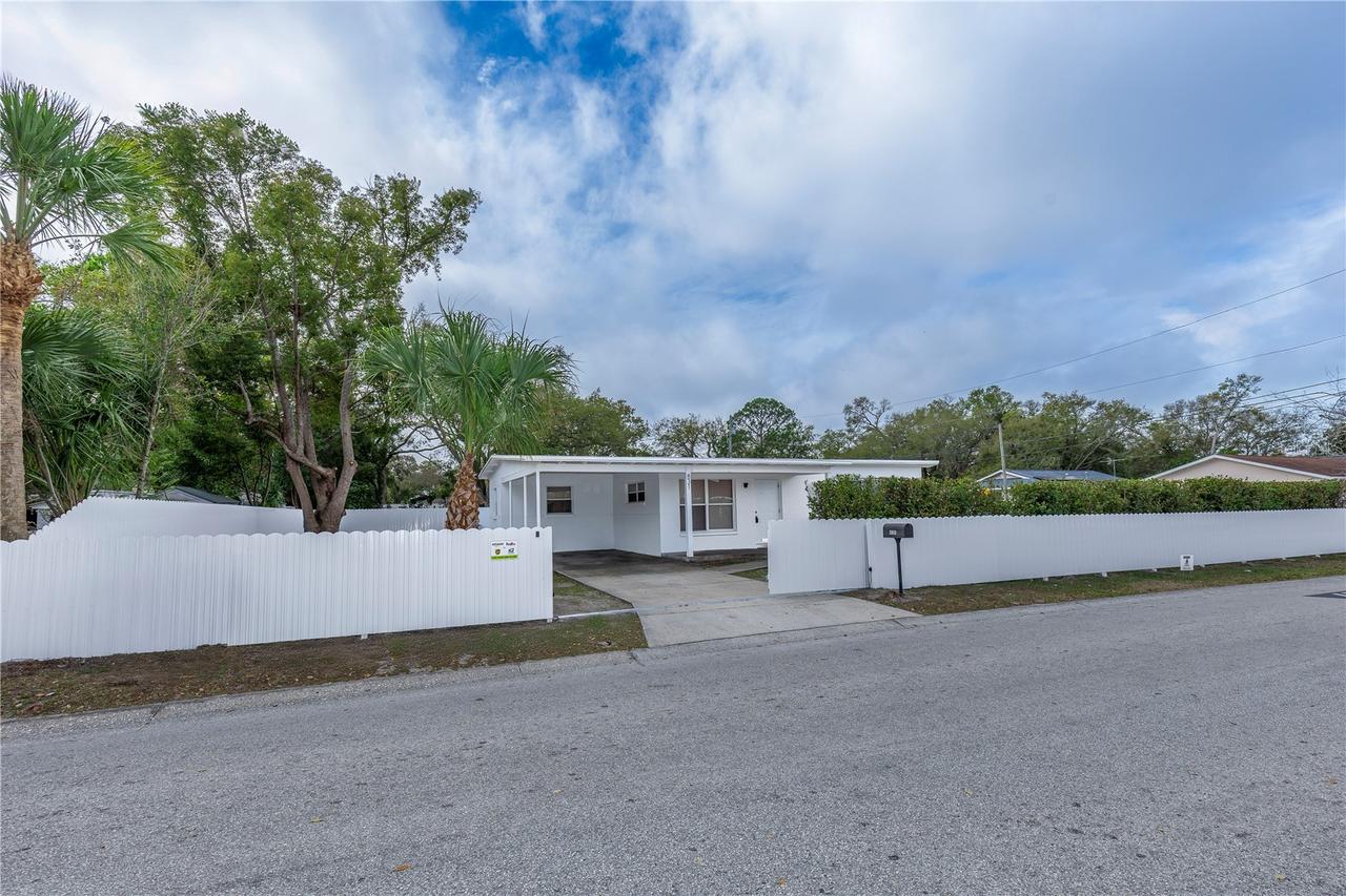 831 Woodlawn St., Clearwater, FL 33756