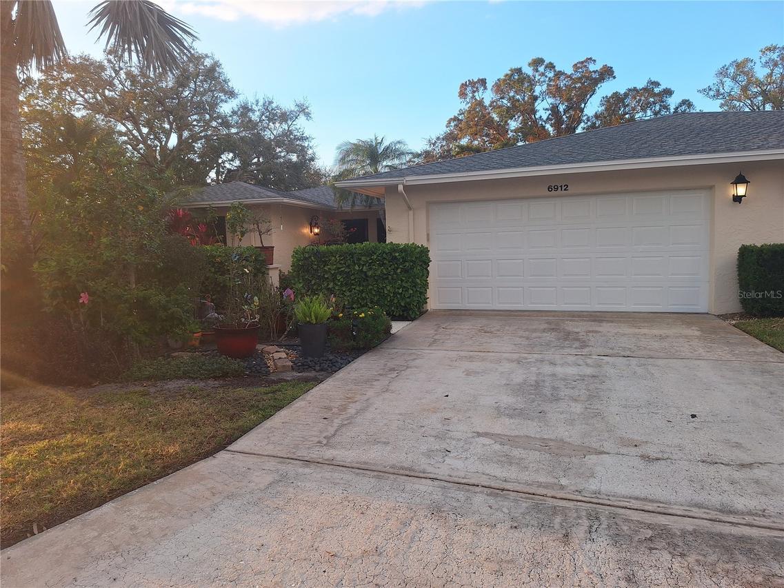 6912 W Country Club Dr., Sarasota, FL 34243