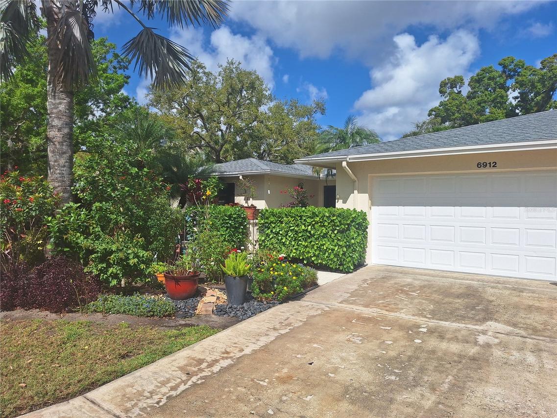 6912 W Country Club Dr., Sarasota, FL 34243