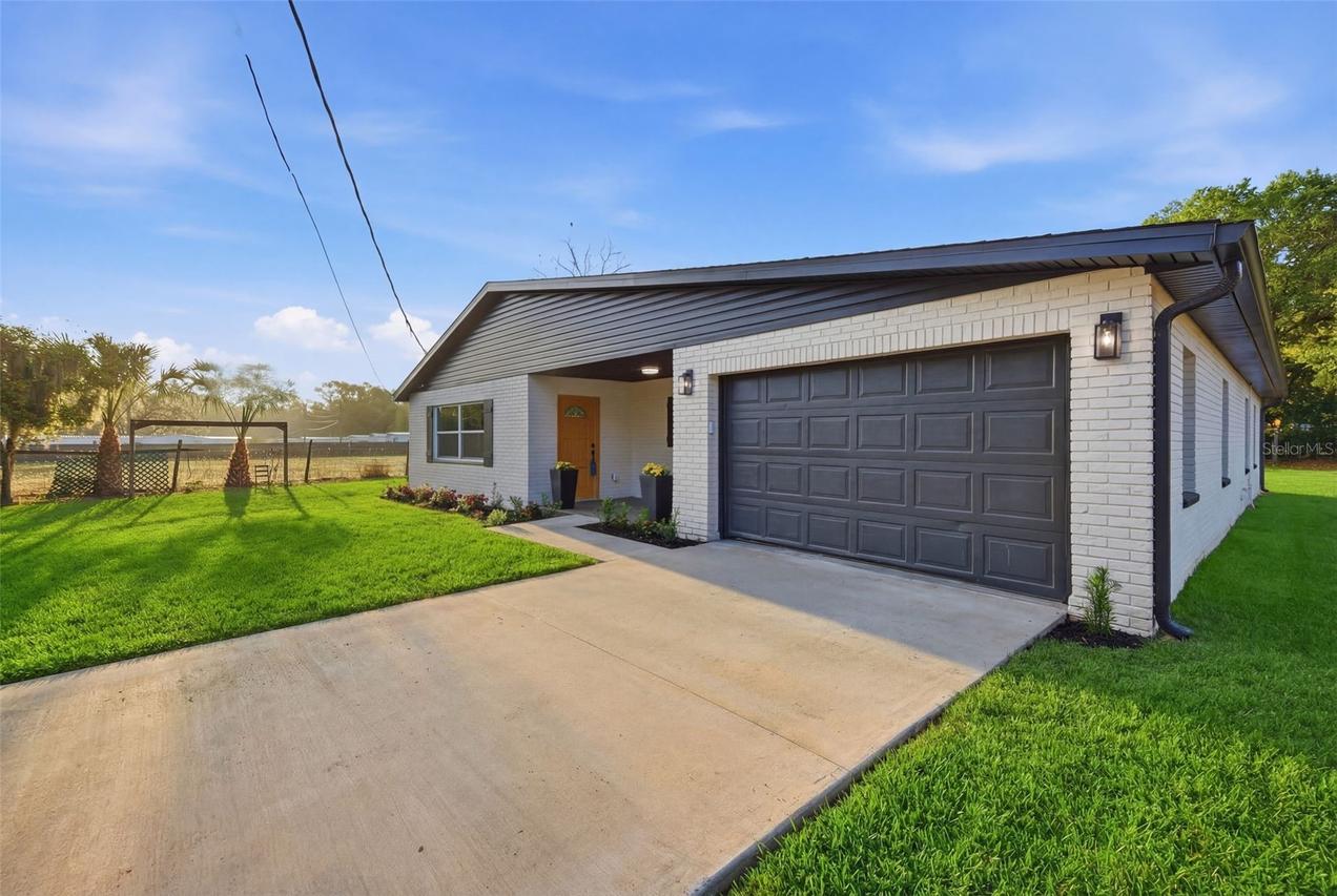 2711 Washington Rd., Valrico, FL 33594