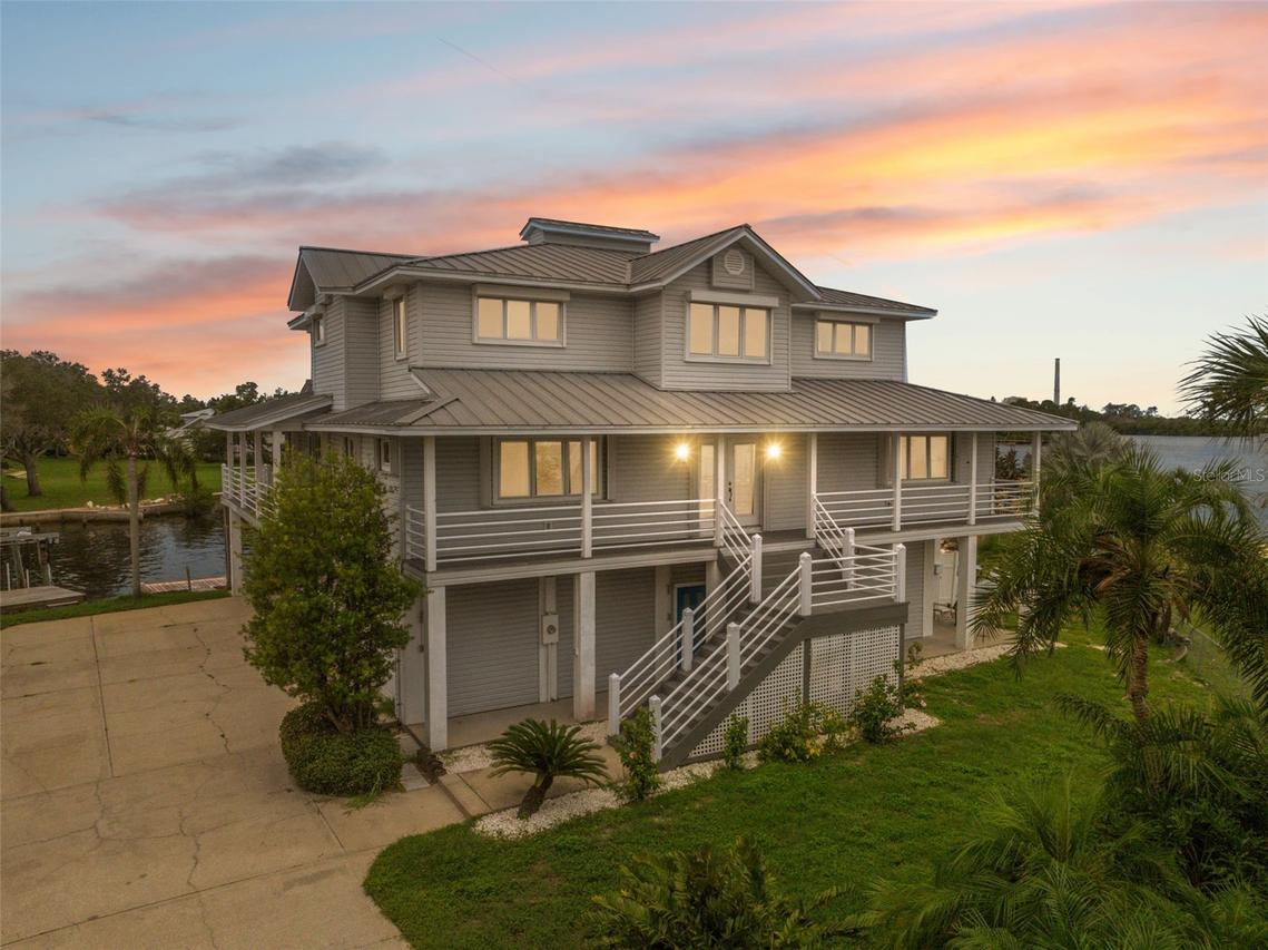 1906 Gulfview Dr., Holiday, FL 34691