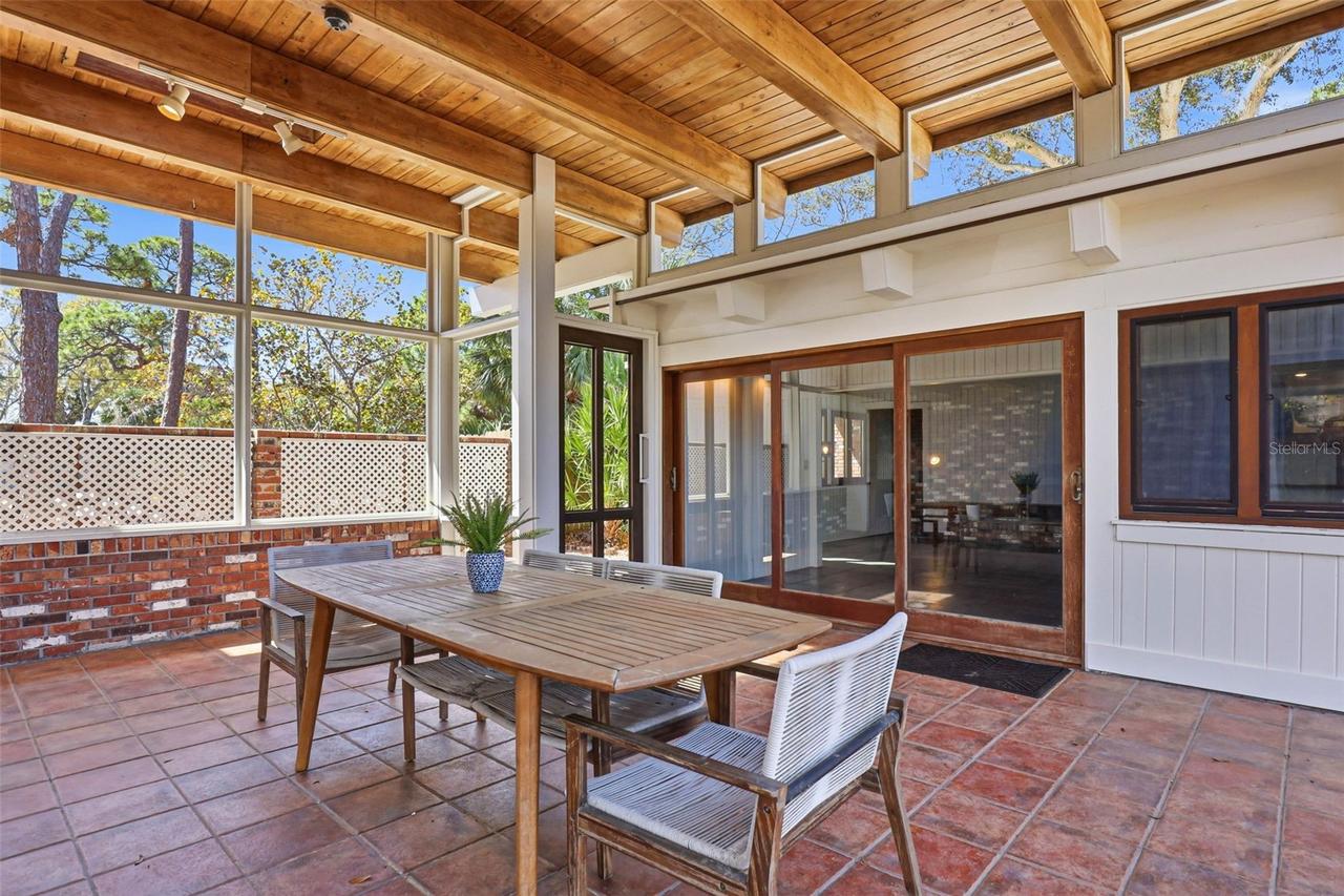 1239 Alcazar Way, St Petersburg, FL 33705