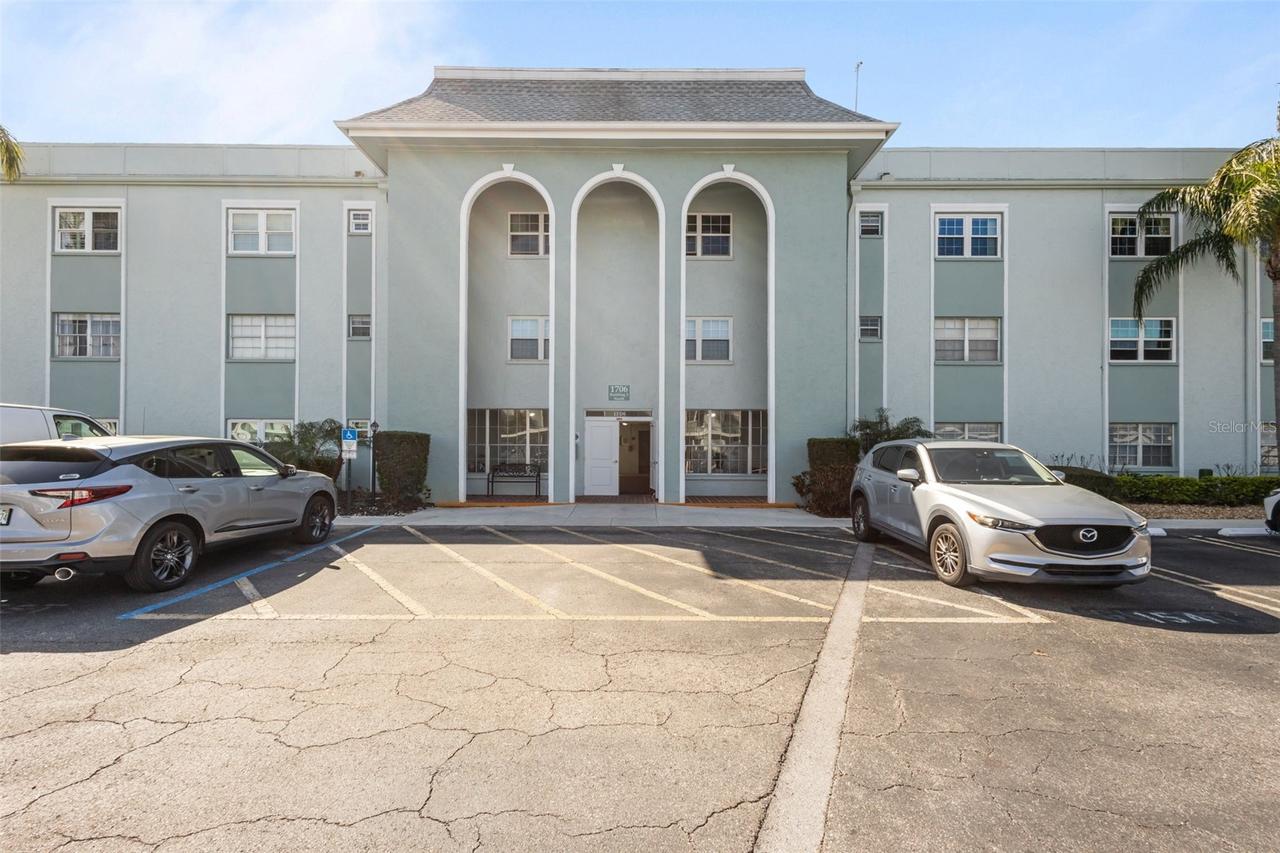 1706 Belleair Forest Dr. #202, Belleair, FL 33756