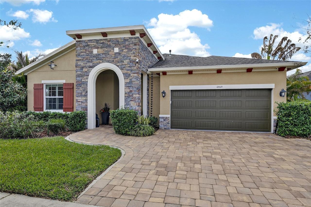 6909 Crestpoint Dr., Apollo Beach, FL 33572