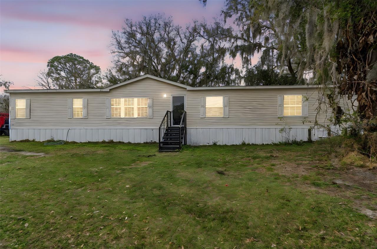 27435 Holiday Dr., Dade City, FL 33525
