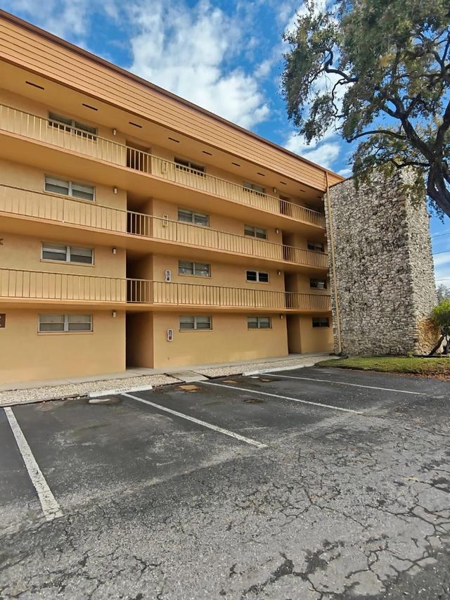 5820 N Church Ave. #112, Tampa, FL 33614