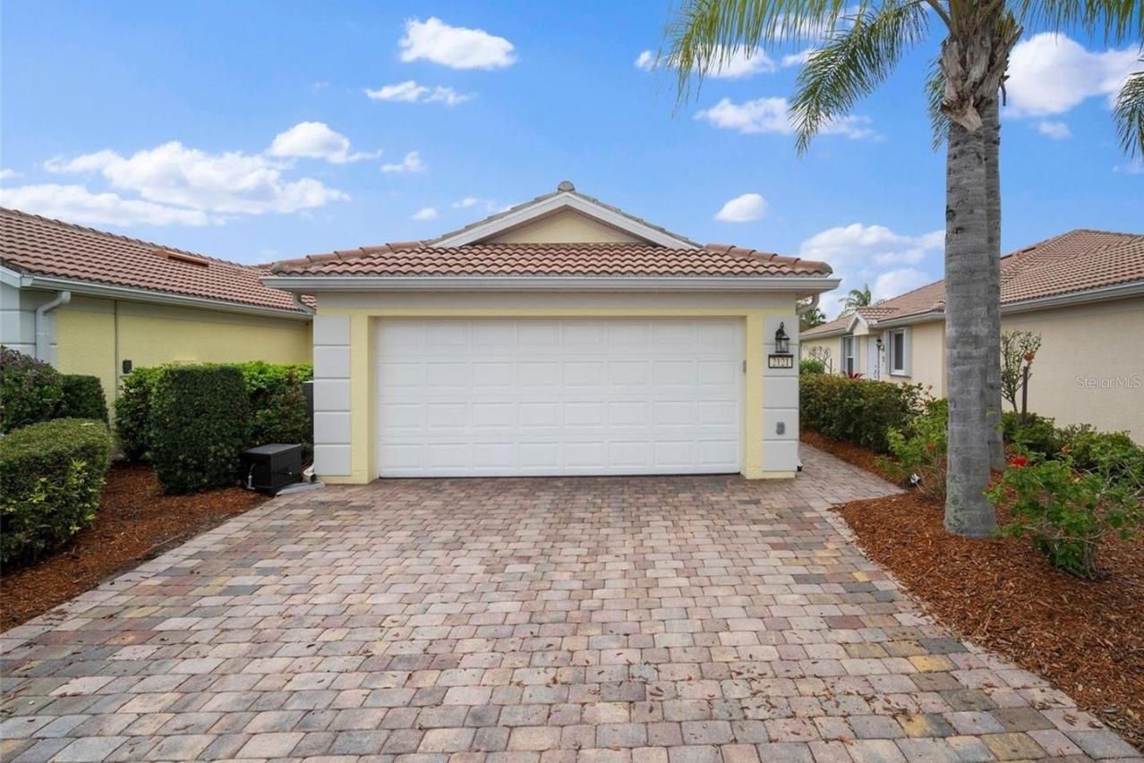 2121 Burgos Dr., Sarasota, FL 34238
