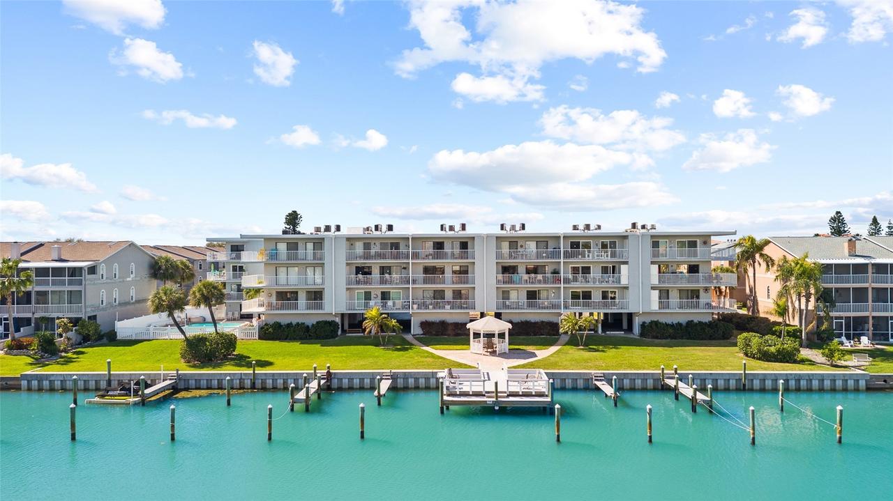 719 Pinellas Bayway #304, St Petersburg, FL 33715